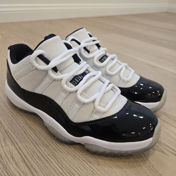 Jordan 11 Low - Concord - Picture 3 of 11